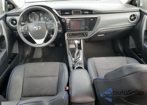 2017 Toyota Corolla L z USA, uszkodzony, nr VIN 2T1BURHE7HC947796